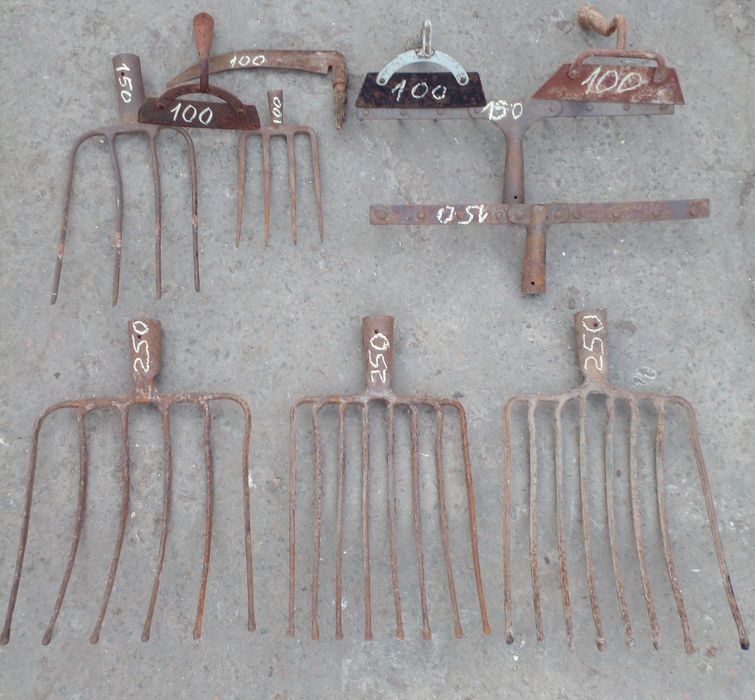 Садовый инвентарь лопаты,,сапка,грабли,серп,вилы