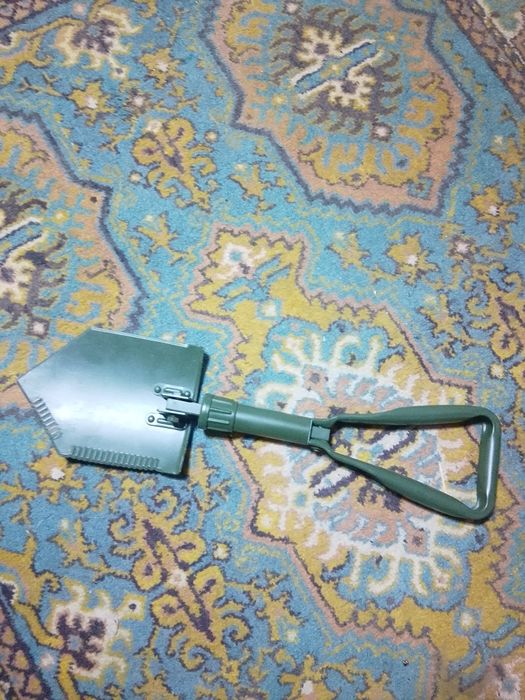 Складна лопата, саперська.