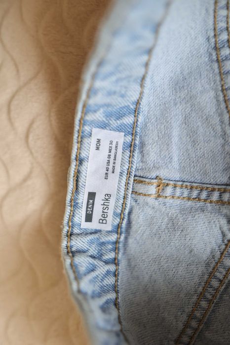 Jeansy MOM Bershka z dziurami r. 40 jasny niebieski *nowe