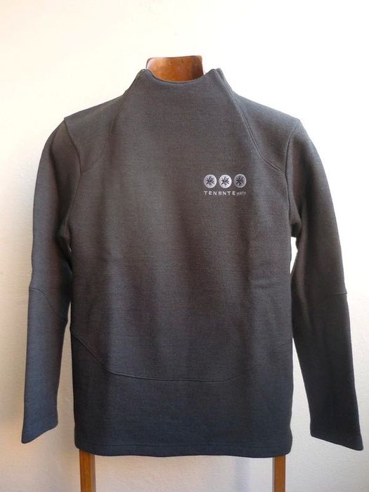 Camisola de gola alta José António Tenente