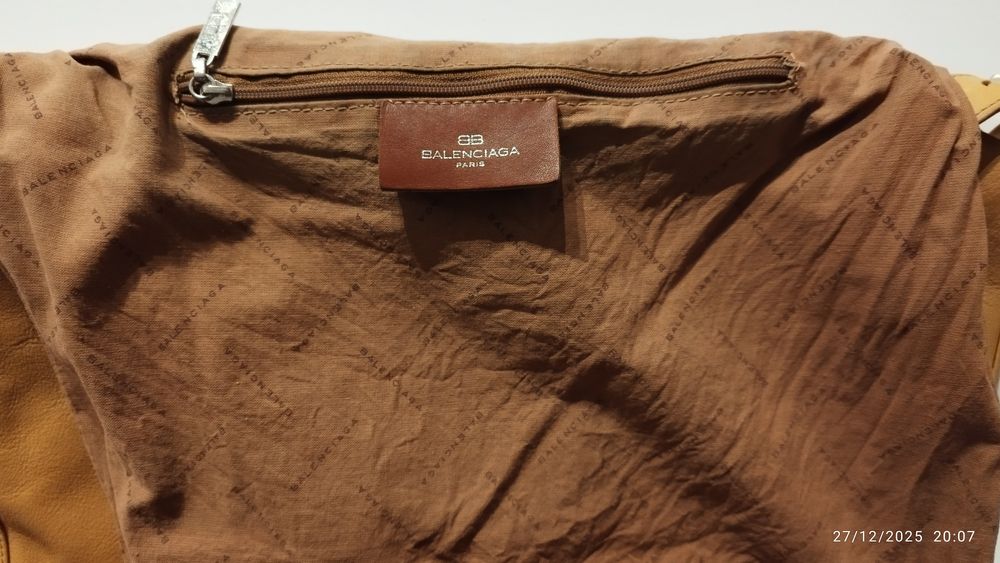 Mala de senhora "Balenciaga" 300€