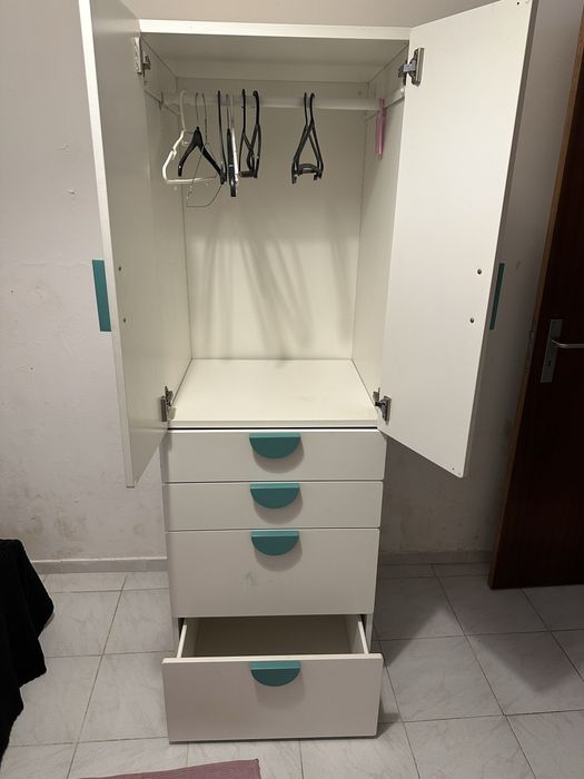 Roupeiro Infantil IKEA SMÅSTAD/PLATSA c/ Gavetas e Varão – 60x57x181cm