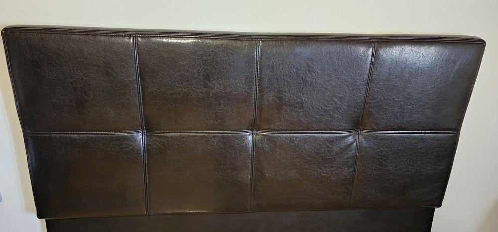 Cabeceira de cama preta