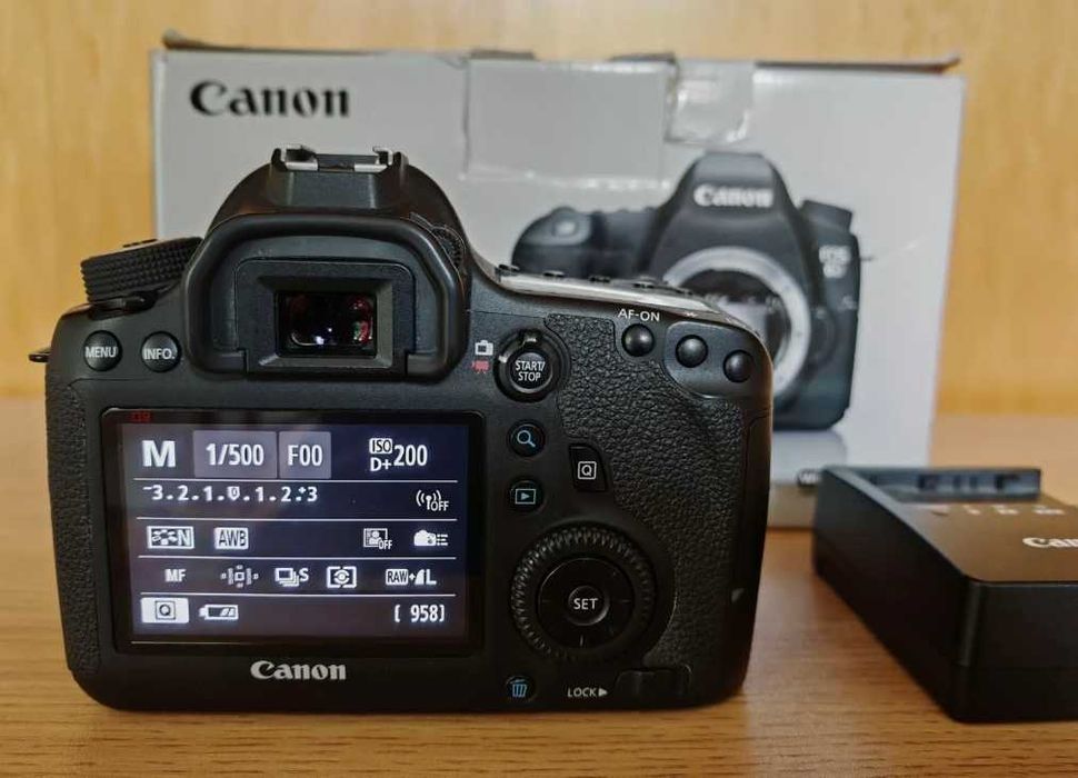Canon EOS 6D + Canon 50mm + Torba + Baterie + Ładowarka