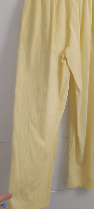 Calças amarelas usadas tamanho L