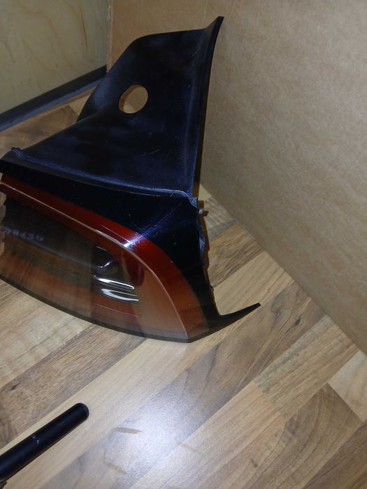 lampa prawa tył tylna w błotnik Tesla 3 Y