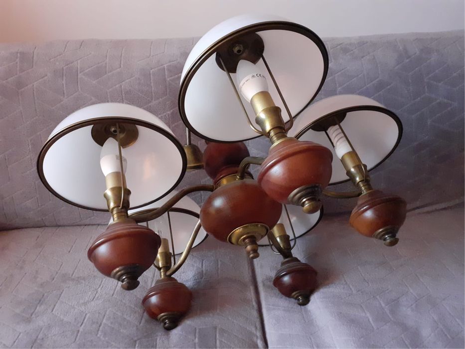 Candeeiros em bom estado