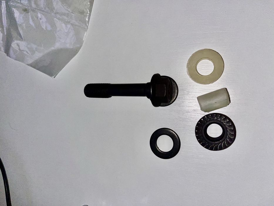 Розвальні болти на перед Dodge  Grand Caravan Chrysler 200