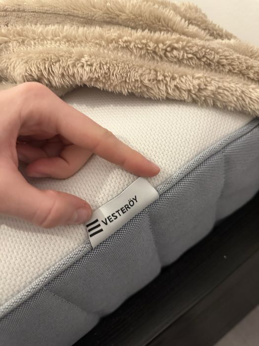 Cama solteiro com estrado e colchão