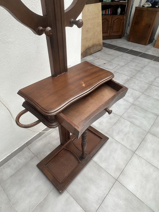 Aparador com espelho e vengaleiro - Peça com mais de 60 anos