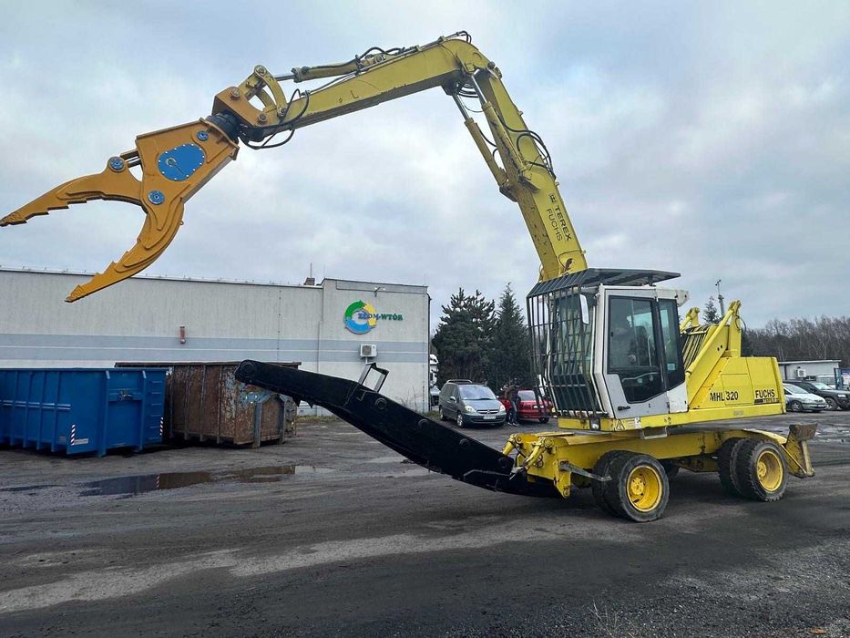 Fuchs MHL 320 + szczypce do demontażu samochodów