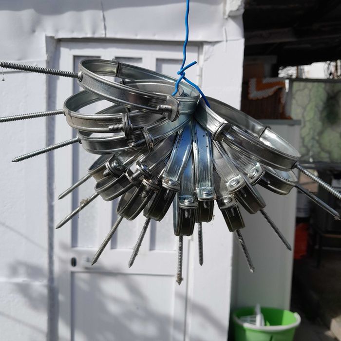 Braçadeiras galvanizadas, para fixar tubo PVC 110, com perno roscado