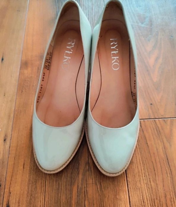 Skórzane czółenka koturny baleriny lakierki rylko 39,5