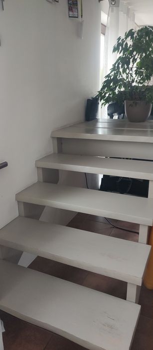 Schody samonośne zabiegowe stopnie trepy drewniane