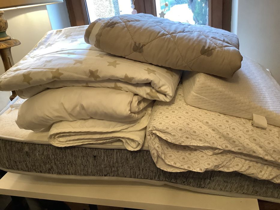 Camas de grades 1,20x60, com colchão e roupa em excelente estado