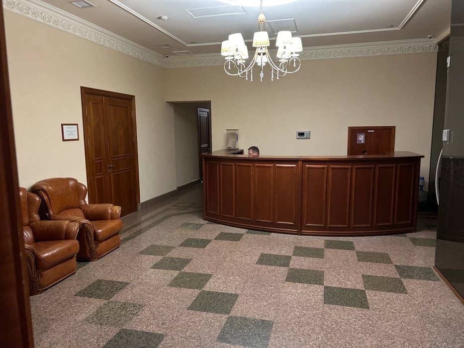 Печерськ. Липська 10. Офісний центр з паркінгом! Світло, є, завжди!!!