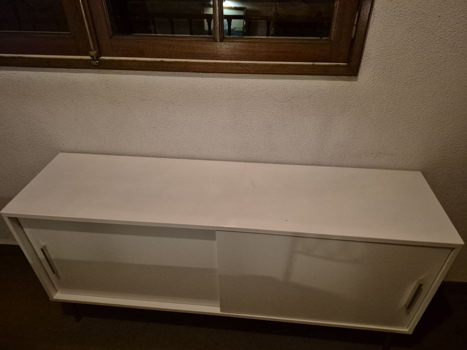 Movel branco Ikea estilo aparador