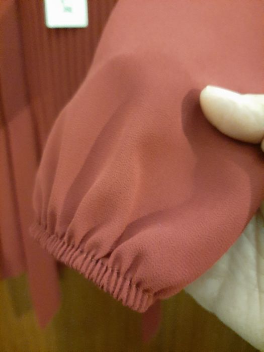 Túnica tamanho único Bordeaux (nova) com plissado à frente e atrás