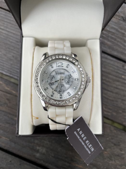 Новий кварцовий годинник Anne Klein