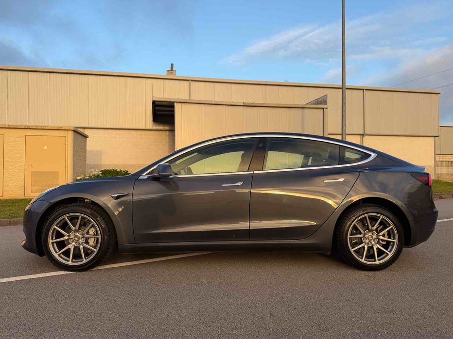 TESLA MODEL 3 standard range plus LFP