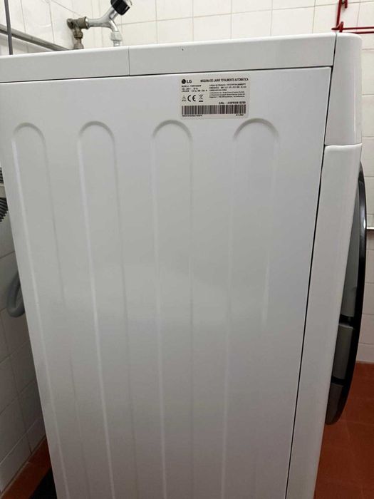 Máquina de Lavar Roupa LG F2WR7S9SGW (9 kg - 1200 rpm - Branco)