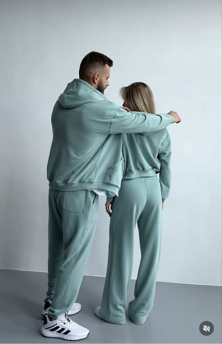 Чоловічий спортивний костюм