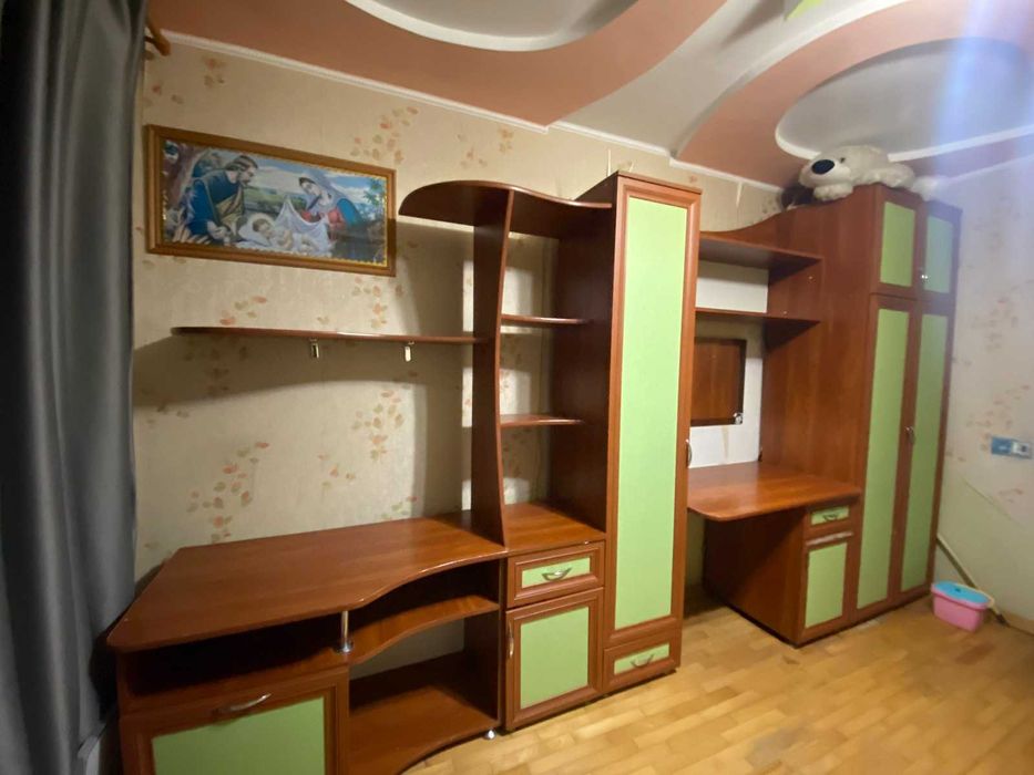 Дитячі меблі (ліжко, стінка)