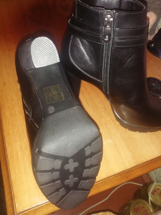 Женские ботинки 35 размер