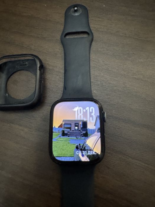 Apple Watch SERIES 8 45 мм черные спортивные