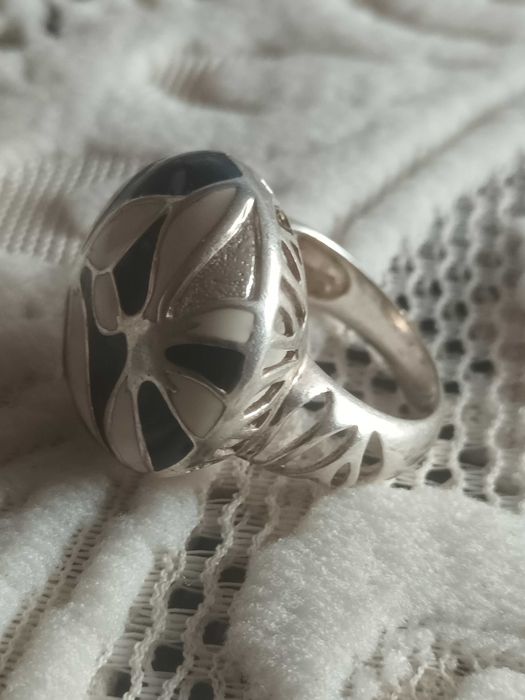 piekny pierscionek srebny