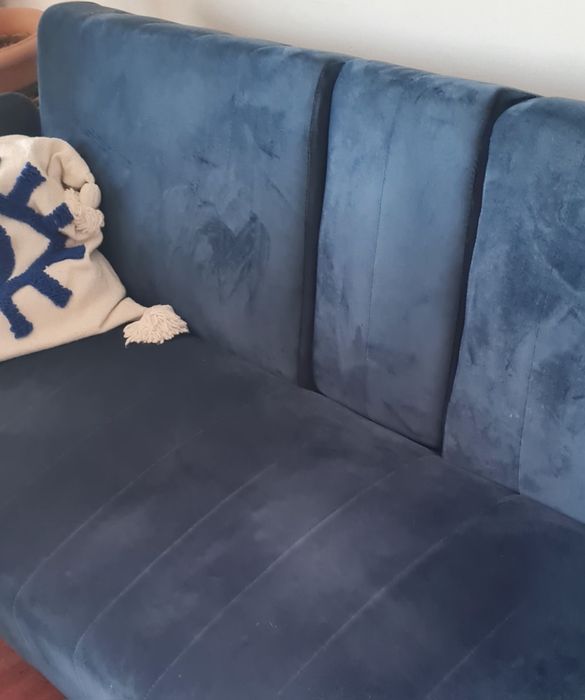 Sofá cama e cadeirão para 3 pessoas com abertura no meio para por 2 copos