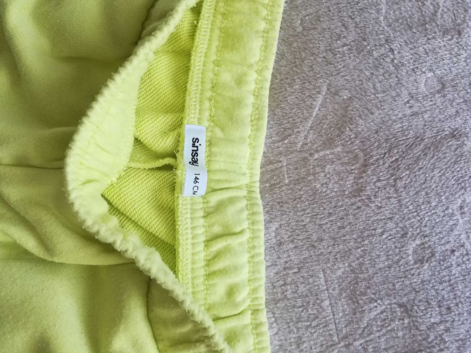 Spodnie piramidy seledynowe