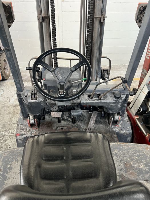 Empilhador Nissan 2000kg Diesel