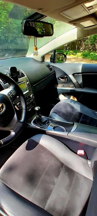 Тайота Авенсіс 2012