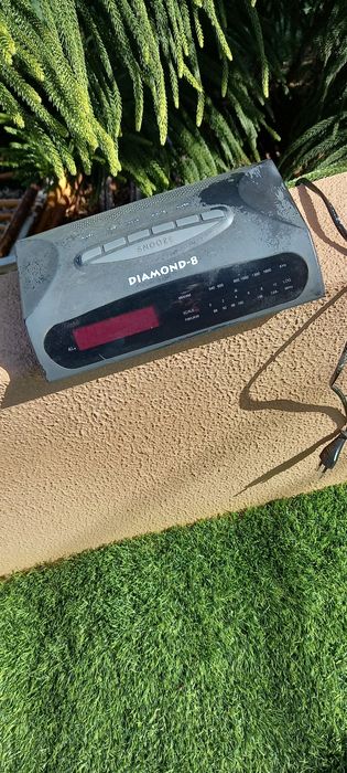 Rádio despertador usado