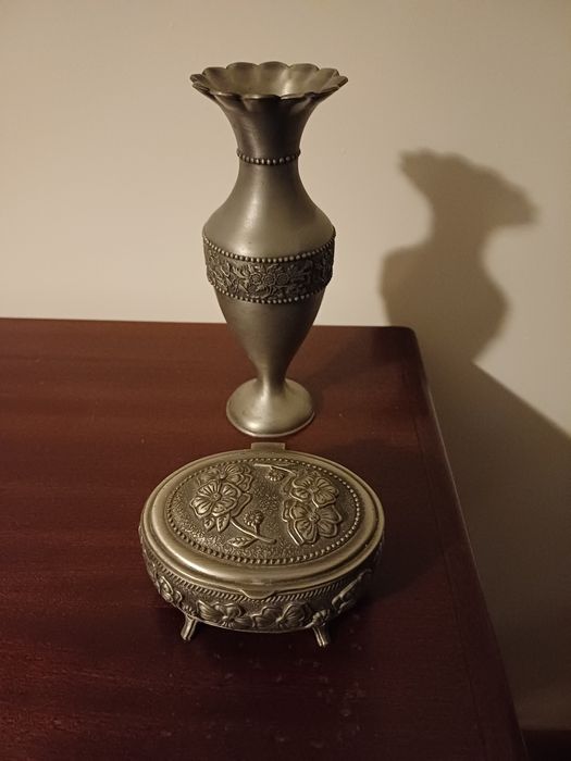 Jarra e guarda joias em estanho