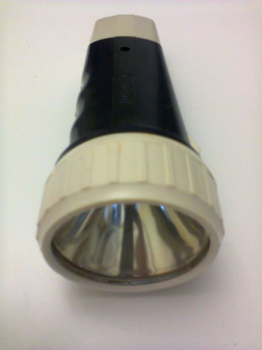 РАСПРОДАЖА НОВЫЕ светодиодные аккамуляторные фонарики заряд  сеть 220