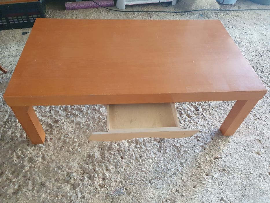 Varios móveis para arrumação.