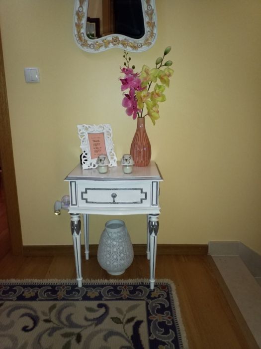 Mesa de cabeceira/apoio restaurada