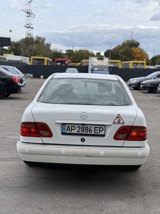 Mercedes 210. 2.0 газ/бенз