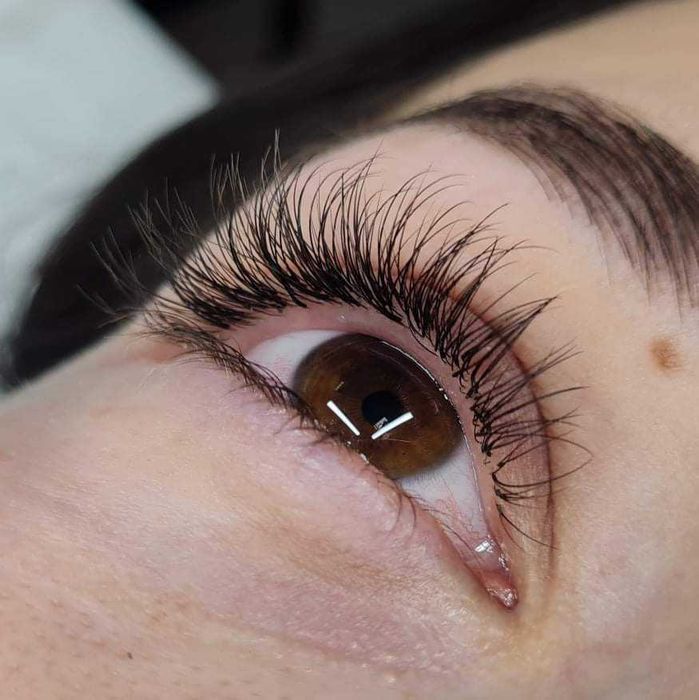 Rzęsy 1:1 oraz objętościowe (Mega Volume)