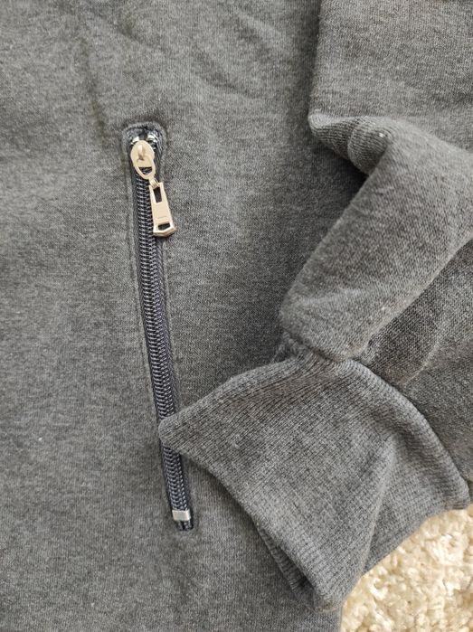 кофта спортивна.