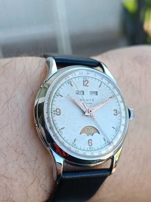 Monte Valjoux 90 Triple Date Moonphase
