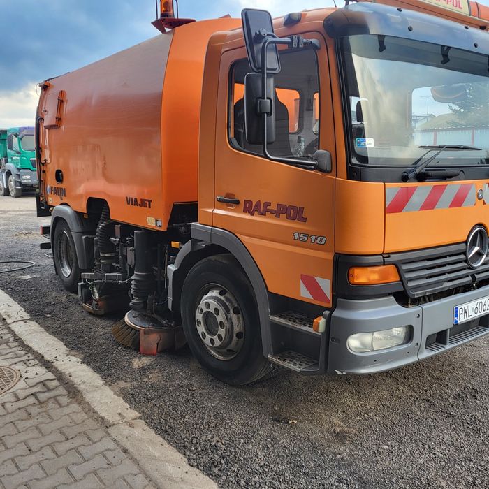 Zamiatanie placów i ulic