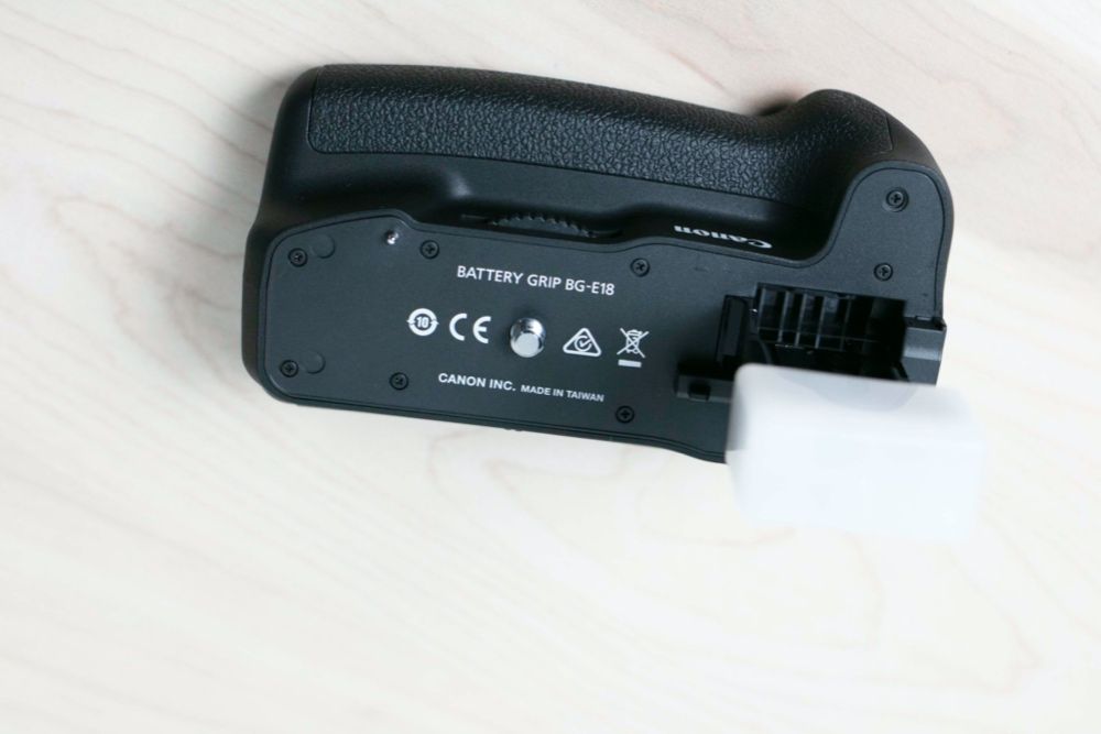 Punho Battery Grip BG-E18 Canon NOVO