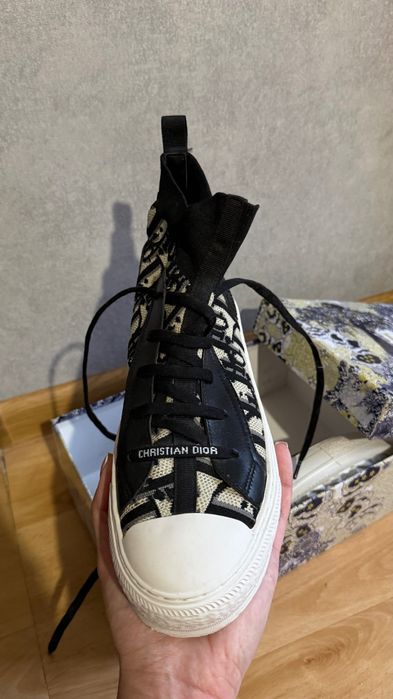 КРОСІВКИ Christian Dior