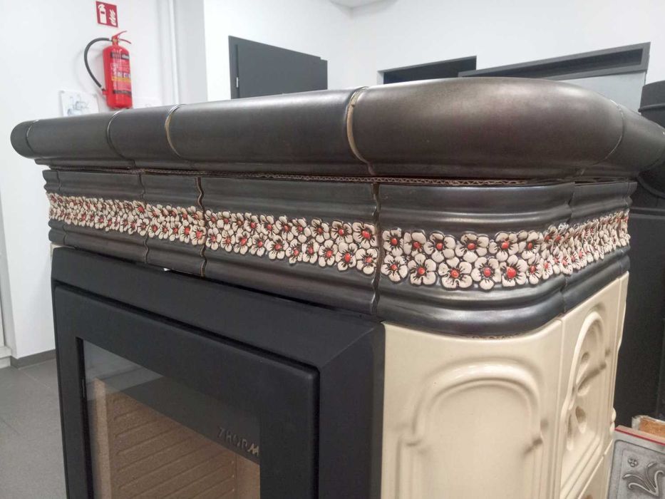 Piec kaflowy z akumulacją nowy ręcznie malowany z montażem ekoprojekt