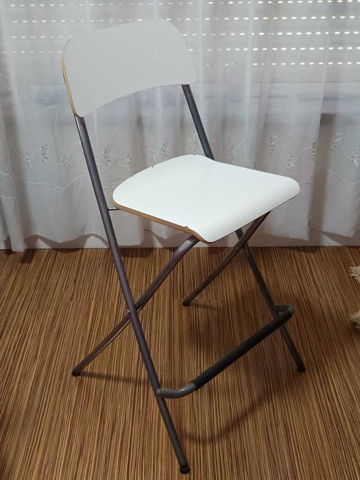 Banco alto 95cm altu. com encosto, dobrável, IKEA FRANKLIN em branco.