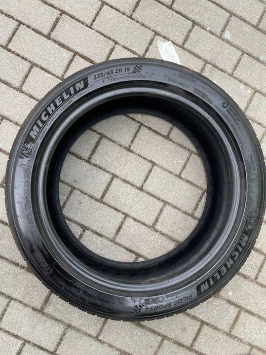 Opony Michelin Pilot Sport4 235/45 ZR19