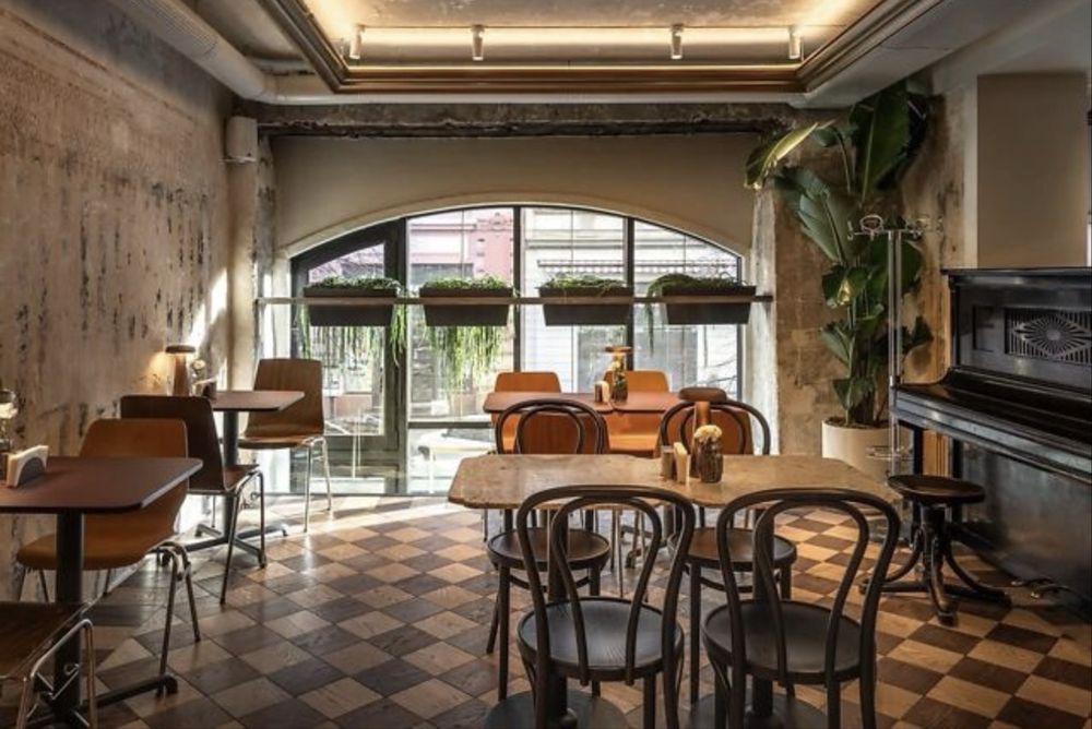 Оренда фасадного приміщення 240 м2 по вул .Січових Стрільців